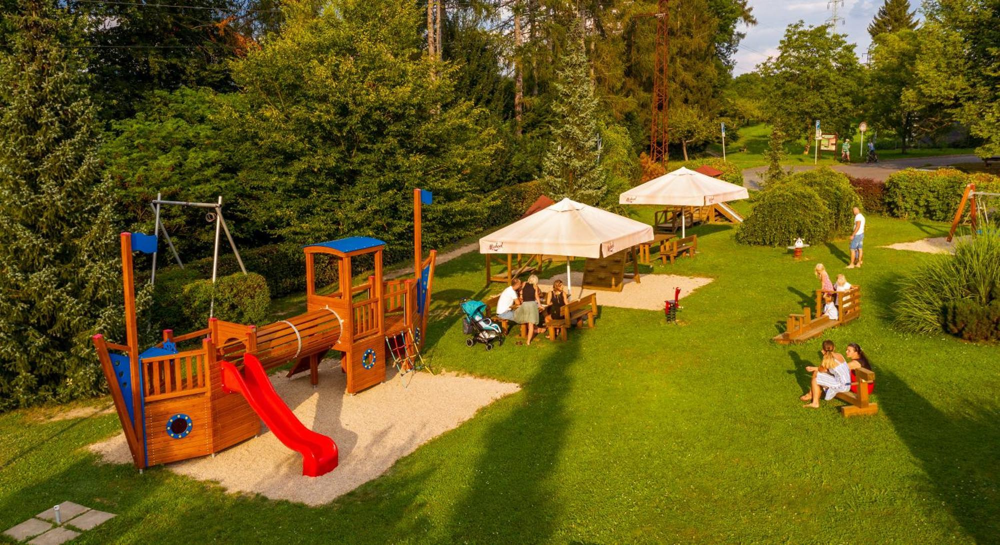April Hotel Panorama Rychnov nad Kneznou Luaran gambar
