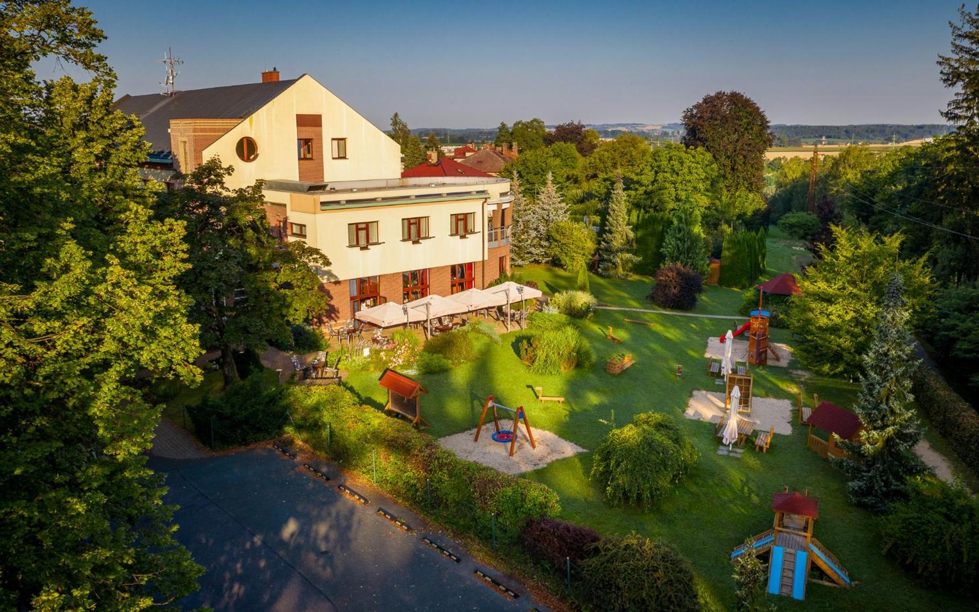 April Hotel Panorama Rychnov nad Kneznou Luaran gambar